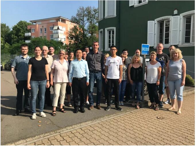 山東省外國專家局副局長杜廣選一行蒞臨天意機(jī)械參觀指導(dǎo)